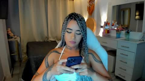 Snapshot of vayolett_bass chatting on March 2026 04:46:01 AM Vayolett Bass online show from March 2026 04:46:01 AM