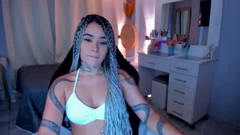 Snapshot of vayolett_bass chatting on April 2026 06:44:01 AM Vayolett Bass online show from April 2026 06:44:01 AM