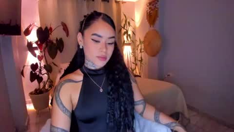 Snapshot of vayolett_bass chatting on June 2026 08:13:01 AM Vayolett Bass online show from June 2026 08:13:01 AM