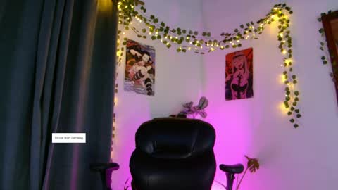Snapshot of vayolett_dakotta chatting on April 2026 02:11:02 AM Vayolett online show from April 2026 02:11:02 AM