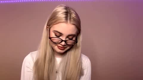 Monika online show from November 2025 05:48:01 PM