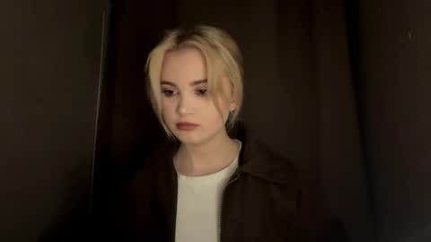 Monika online show from December 2025 01:18:01 PM