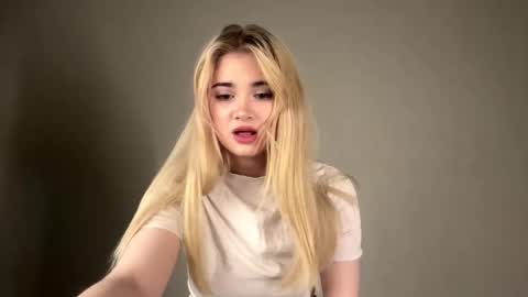 Monika online show from February 2026 01:11:02 PM