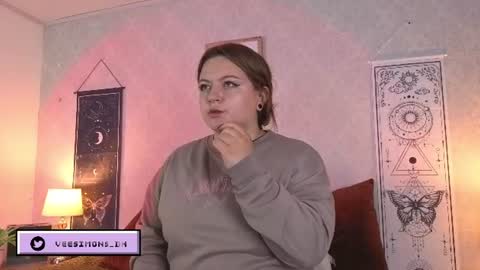 Snapshot of veesimons_dh chatting on June 2026 08:00:02 PM Vee Simons online show from June 2026 08:00:02 PM