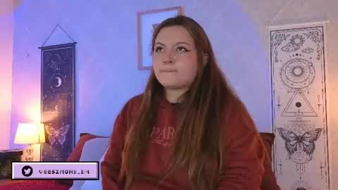 Snapshot of veesimons_dh chatting on June 2026 07:44:02 PM Vee Simons online show from June 2026 07:44:02 PM