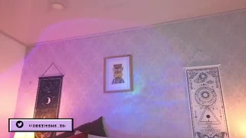 Snapshot of veesimons_dh chatting on June 2026 07:47:01 PM Vee Simons online show from June 2026 07:47:01 PM