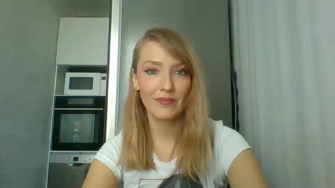 Snapshot of veessa chatting on April 2026 10:53:02 AM Veessa online show from April 2026 10:53:02 AM