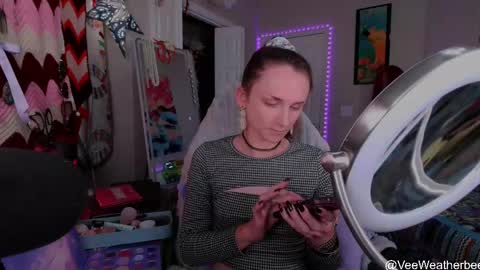 Snapshot of veeweatherbee chatting on April 2026 12:53:01 AM Violet Weatherbee online show from April 2026 12:53:01 AM