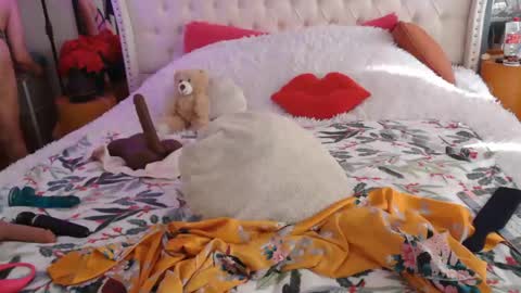 Snapshot of vegas_danielle chatting on December 2025 07:33:02 PM Vegas Dani online show from December 2025 07:33:02 PM