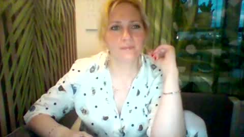 Snapshot of velka_raspberry chatting on June 2026 08:14:02 PM velka_raspberry online show from June 2026 08:14:02 PM