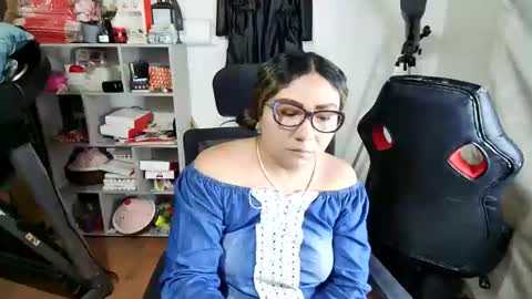 Im VelaI will be Christmas and New Year with my family December 22 to January 13 I will miss you guys. online show from April 2026 04:28:01 AM