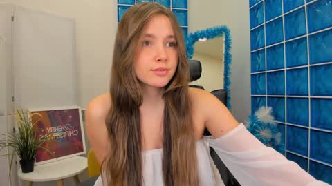 Snapshot of velvet_cherry chatting on December 2024 04:39:01 PM velvet_cherry online show from December 2024 04:39:01 PM