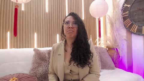 Emma Curly online show from May 2026 12:35:01 PM