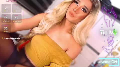 Snapshot of velvet_fux chatting on March 2026 02:17:01 AM Richy will make you fall in love online show from March 2026 02:17:01 AM