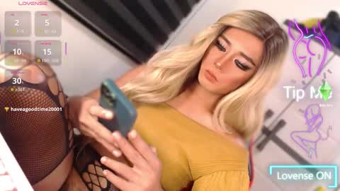 Snapshot of velvet_fux chatting on March 2026 04:18:01 AM Richy will make you fall in love online show from March 2026 04:18:01 AM