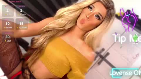 Snapshot of velvet_fux chatting on March 2026 01:39:01 PM Richy will make you fall in love online show from March 2026 01:39:01 PM