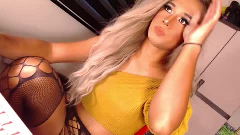 Snapshot of velvet_fux chatting on March 2026 03:22:01 AM Richy will make you fall in love online show from March 2026 03:22:01 AM