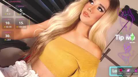 Snapshot of velvet_fux chatting on March 2026 03:10:01 AM Richy will make you fall in love online show from March 2026 03:10:01 AM