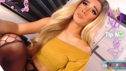 Snapshot of velvet_fux chatting on April 2026 02:01:01 AM Richy will make you fall in love online show from April 2026 02:01:01 AM