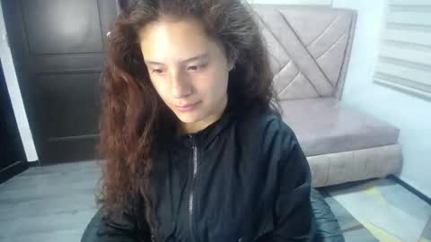 velvet_moon_v online show from October 2025 01:09:01 PM