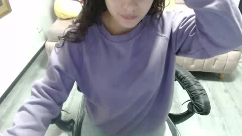 velvet_moon_v online show from November 2025 01:18:02 PM