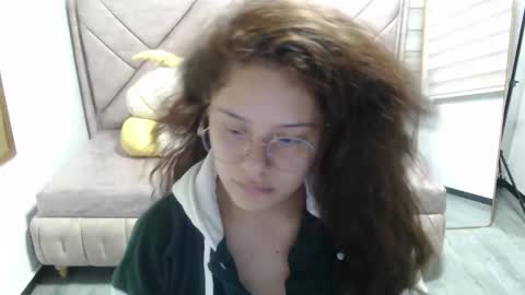 velvet_moon_v online show from December 2025 01:16:02 PM