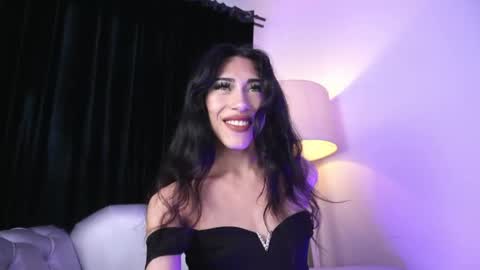 Snapshot of velvet_raze chatting on April 2026 08:10:01 PM Velvet online show from April 2026 08:10:01 PM