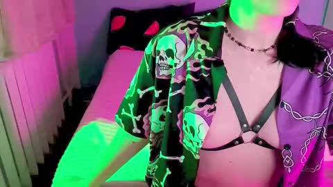 Snapshot of velvet_siren chatting on January 2025 06:23:01 PM Violet online show from January 2025 06:23:01 PM