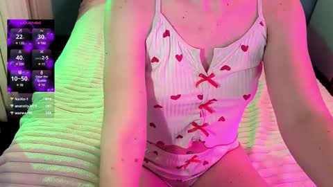 Snapshot of velvet_siren chatting on March 2025 07:56:01 PM Violet online show from March 2025 07:56:01 PM