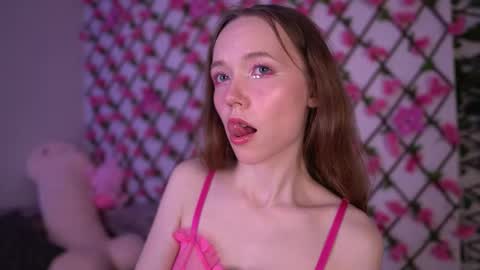 Snapshot of velvet_vice chatting on November 2025 06:18:02 PM Polly online show from November 2025 06:18:02 PM