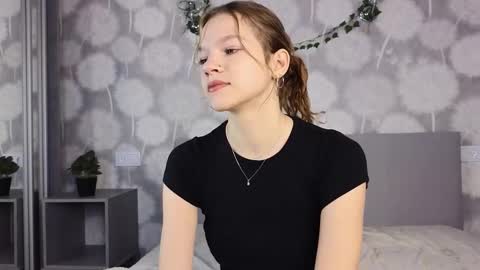 Kelly online show from November 2025 06:23:01 AM