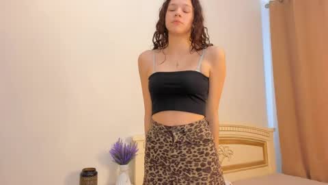 Snapshot of velvetrisque chatting on April 2026 07:45:01 AM Kelly online show from April 2026 07:45:01 AM