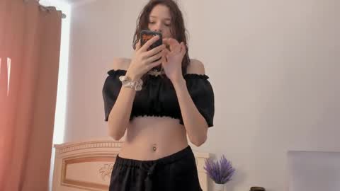 Snapshot of velvetrisque chatting on April 2026 06:40:01 AM Kelly online show from April 2026 06:40:01 AM