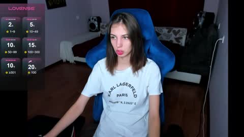 veneradi615 online show from December 2024 01:28:01 PM