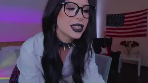 Snapshot of venomeowww_ chatting on February 2026 04:50:02 AM Vivian online show from February 2026 04:50:02 AM