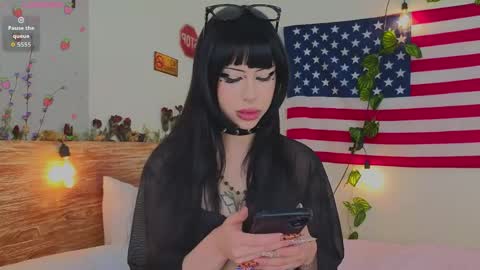 Snapshot of venomeowww_ chatting on April 2026 03:01:02 AM Vivian online show from April 2026 03:01:02 AM