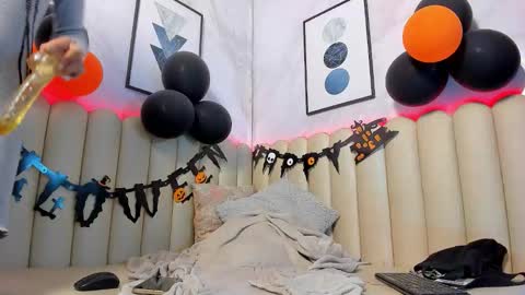 Snapshot of venus__miller chatting on October 2025 12:13:02 PM venus__miller online show from October 2025 12:13:02 PM