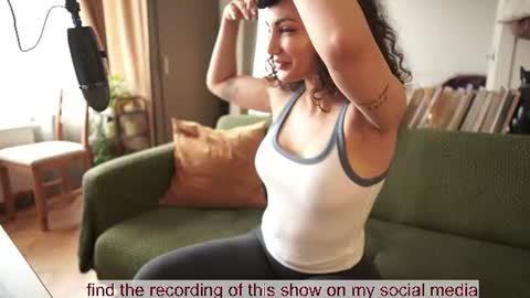 Snapshot of venus_in_jeans chatting on June 2026 07:29:02 AM Bella online show from June 2026 07:29:02 AM