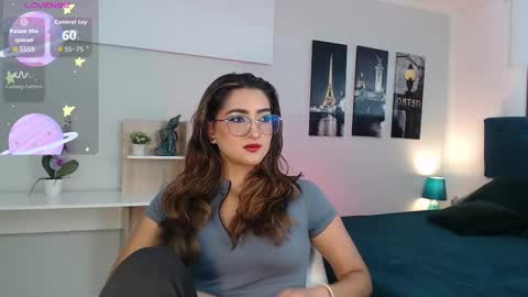 Mia online show from September 2025 12:42:01 PM