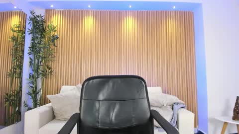 Venus Cooper Everyday From 1400 to 2200 Col Time online show from November 2025 08:38:02 PM