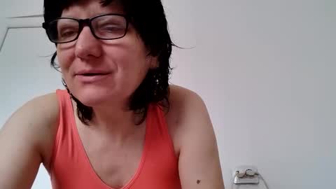 Snapshot of vera_elle chatting on April 2026 06:25:01 AM Vera online show from April 2026 06:25:01 AM