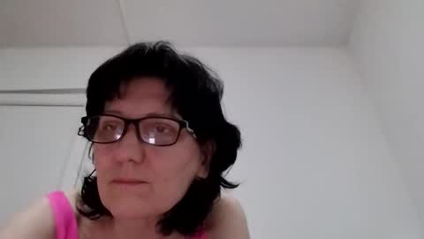 Snapshot of vera_elle chatting on April 2026 07:03:02 PM Vera online show from April 2026 07:03:02 PM