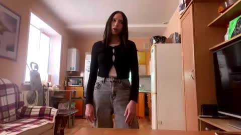 Snapshot of verniewinkleman chatting on April 2026 05:41:02 AM Lily online show from April 2026 05:41:02 AM