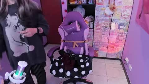     online show from November 2025 12:10:02 AM