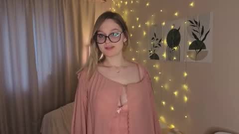 Snapshot of verocat chatting on November 2025 10:04:02 AM Veronica online show from November 2025 10:04:02 AM