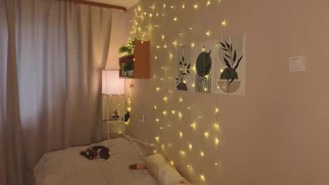 Snapshot of verocat chatting on November 2025 11:21:02 AM Veronica online show from November 2025 11:21:02 AM