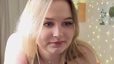 Snapshot of verocat chatting on December 2025 08:14:01 PM Veronica online show from December 2025 08:14:01 PM