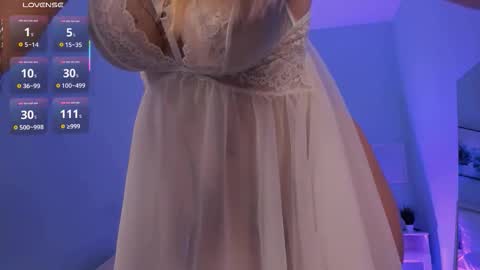 Snapshot of veronica_blush chatting on November 2025 11:13:01 AM VERONICA FOLLOW ME online show from November 2025 11:13:01 AM