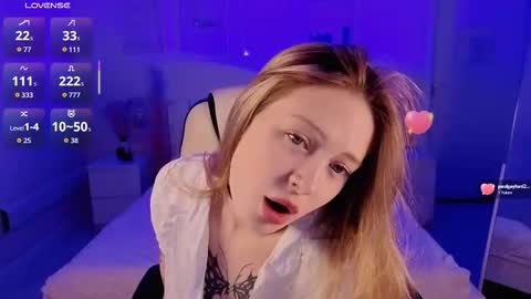 Snapshot of veronica_blush chatting on December 2025 08:45:01 AM VERONICA FOLLOW ME online show from December 2025 08:45:01 AM