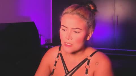 Snapshot of veronicabrown_xxx chatting on April 2026 03:17:02 PM Vero online show from April 2026 03:17:02 PM